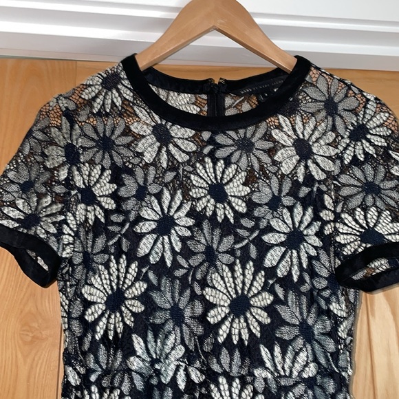 MARC by MARC JACOBS black multi daisy floral lace dress. Size 4 - Picture 5 of 16